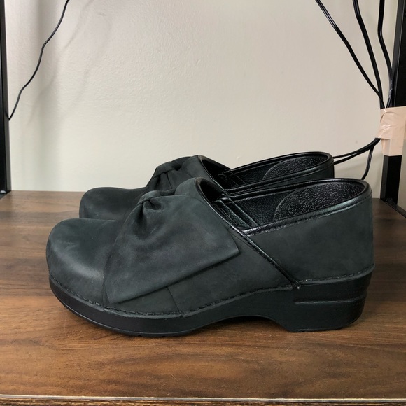 dansko pro bow black